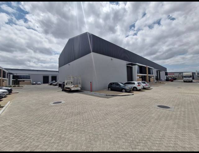 565M² WAREHOUSE TO LET IN STIKLAND INDUSTRIAL